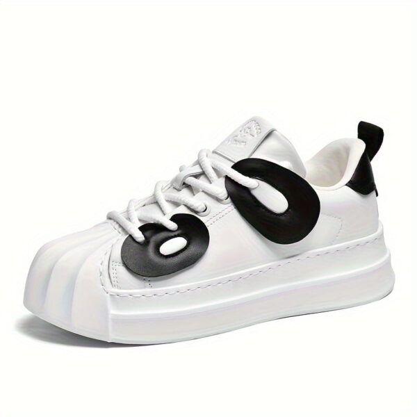 sports shoes
