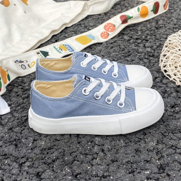 sports shoes