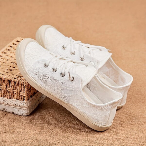 Sports Shoes