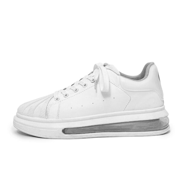 sports shoes