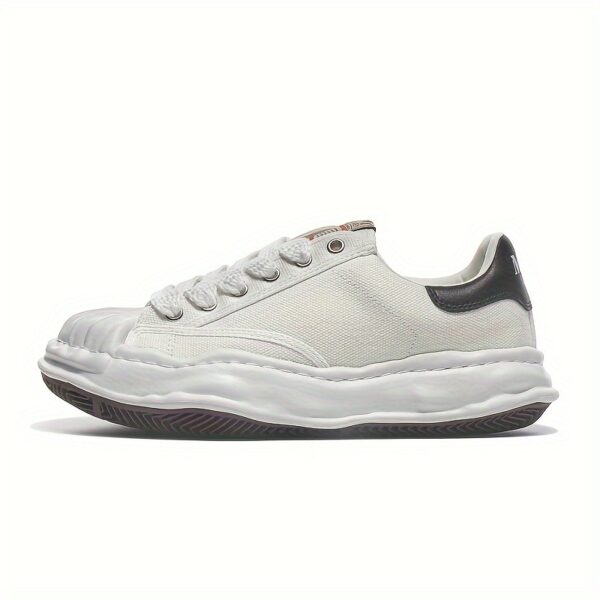 sports shoes