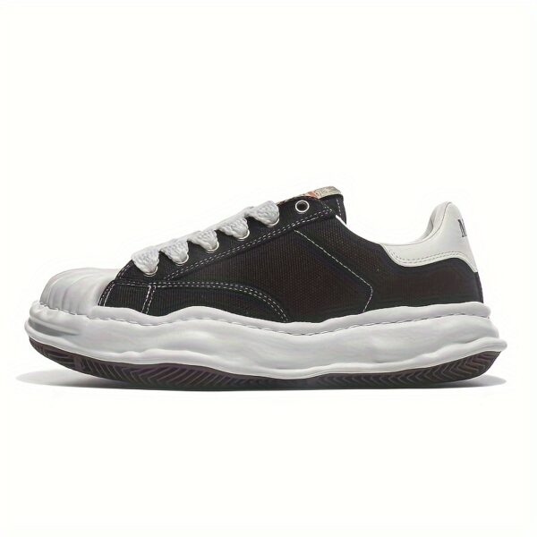 sports shoes