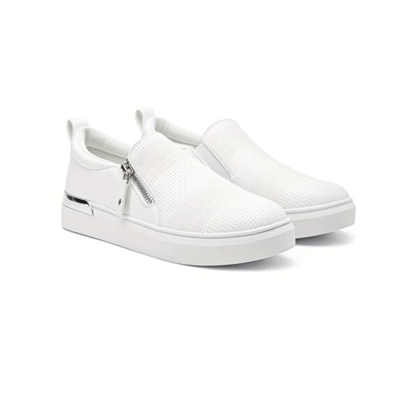 sports shoes