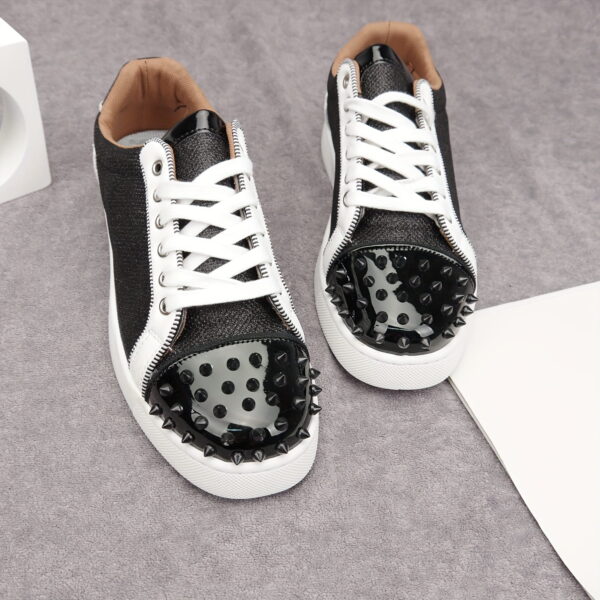 sports shoes