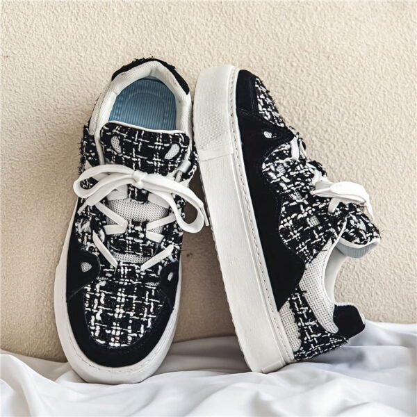 sports shoes