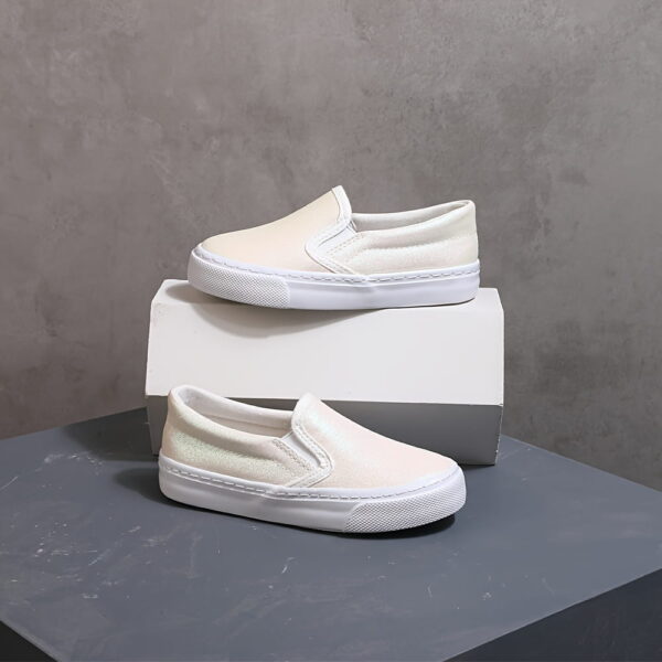 sports shoes