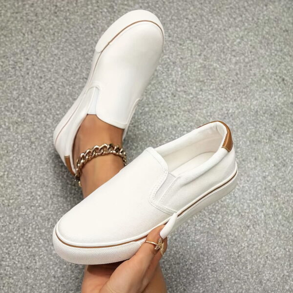 Sports Shoes