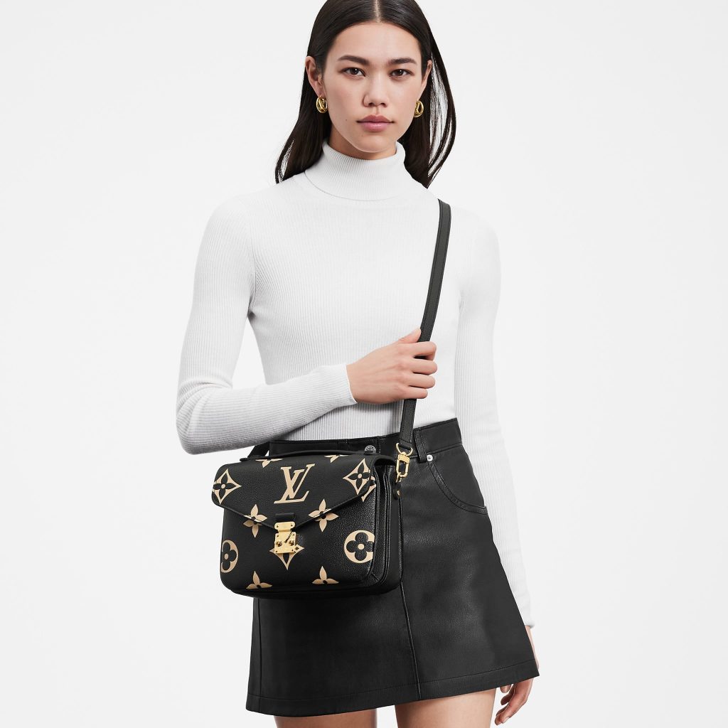 louis-vuitton-pochette-métis-bicolor-monogram-empreinte-leather-handbags--M45773_PM1_Worn vie